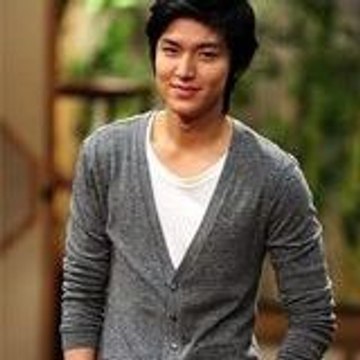 Chloe HE .MIN HO.YANG