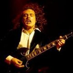 Angus-Young-911