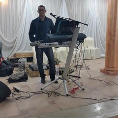 organiste chanteur Tunisien MED HECHMI SLIMEN