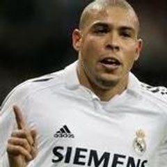 عاشق الابيض الملكي