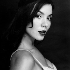 Kaceybarnfieldfansite