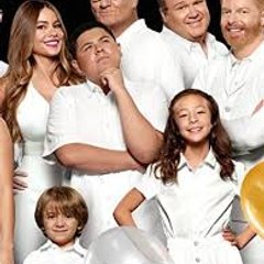 Modern Family S11E17 [Finale]