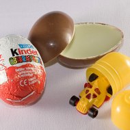 (SURPRISE TOYS, KINDER SURPRISE EGGS)