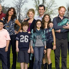 Modern Family (Season 9) - PREMIERE SERIES