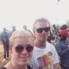 2 Foreigners In Bollywood