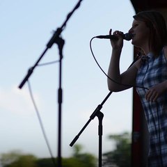 laura-delves