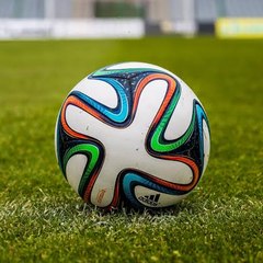 الكوره في ملعبك