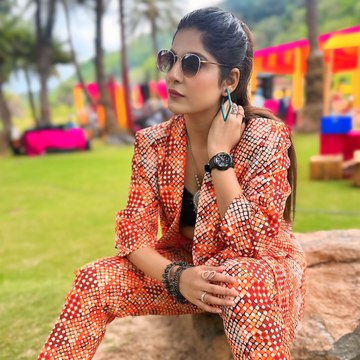 Saloni  Thakkar