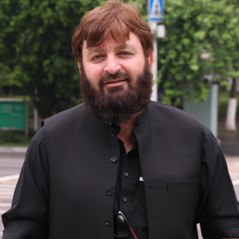 Dr. Adnan Kakakhel