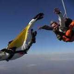 A fond la chute, la découverte du parachutisme