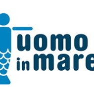 uomo in mare