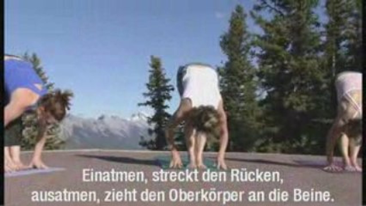 Berggipfel-yoga in banff - alberta, kanada