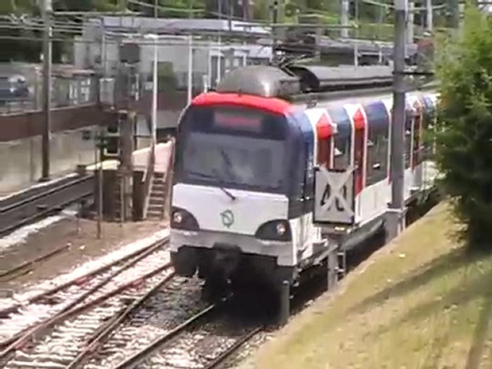 MS61 : Départ de la gare du Vésinet le Pecq sur la ligne A du RER