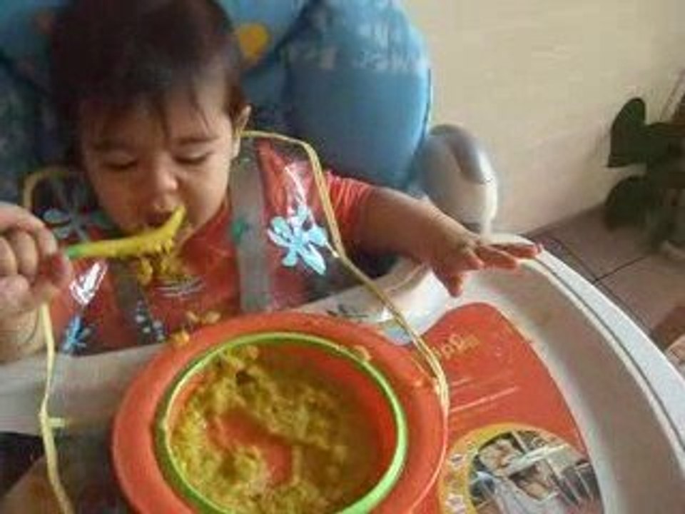 Flavio qui mange ...
