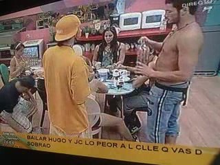 Mery y Hugo en la cocina por la tarde 1