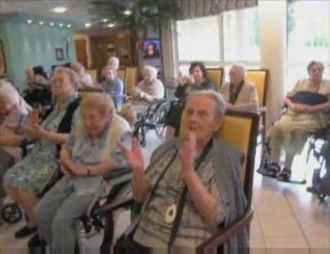 Yoyo à la résidence d'Automne (Neuville-Saint-Rémy)