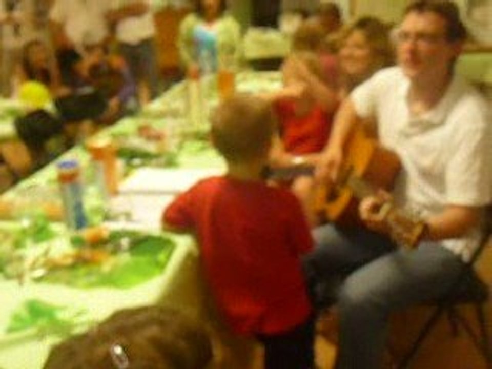 Axel et Thibaut à la guitare