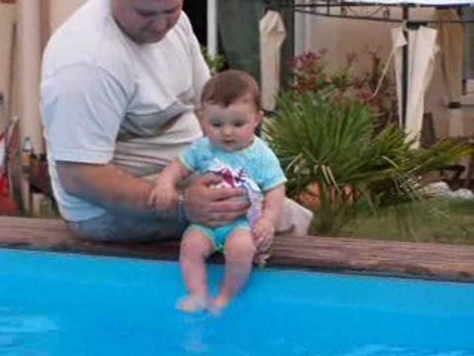 Floriane fait trempette