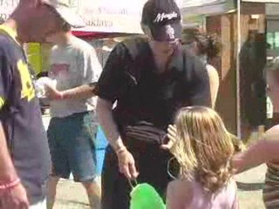 Linking Rings at Fair, Wisconsin Magician Bruce Hetzler