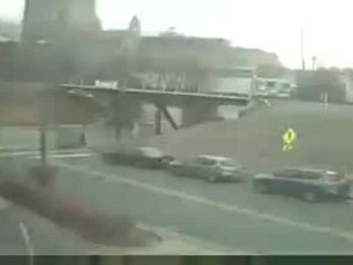 Accident de plusieur camions sous  un pont de chemin de fer