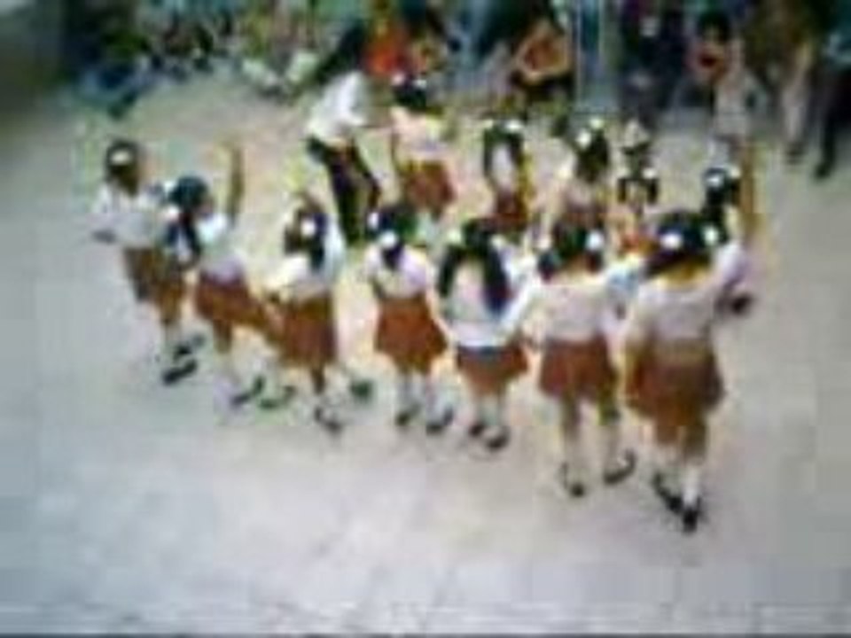 colegiala presentacion jazz final repeticion en camara lenta