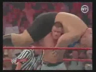 3 Finishers sur Le Big Show Catch Attack Raw 26/06/09