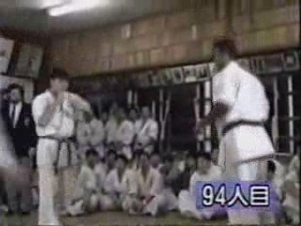 1 VS 100 : Kyokushin100 man kumite 3/3