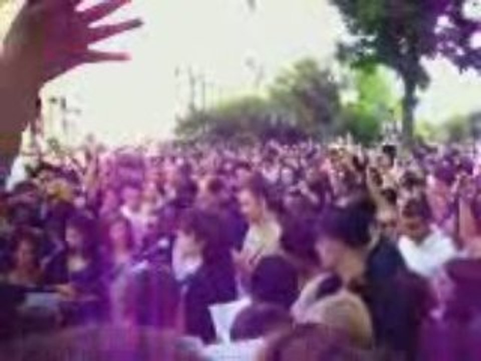 Hommage à Michael JAckson à notre-dame de paris le 26.06.09