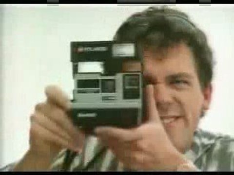 Qui qui c'est qui joue dans cette publicité des 80's ? ^^