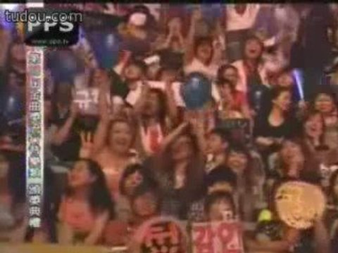 20090627 Ariel Lin: Golden Melody Award with Super Juniors