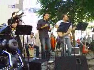 bus en chene elle ecoute pousser les fleurs