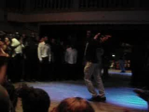 ADYXON LE ZOULOU REND AU HOMMAGE A MICHEAL JACKSON MOONWALK