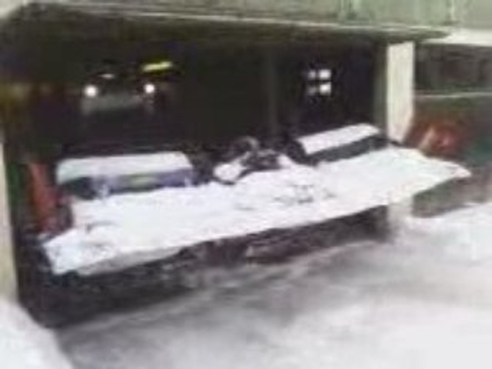 dameuse de crest-voland cohennoz qui rentre au garage