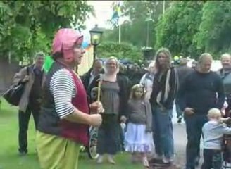 LES PUCES SALTIMBANQUES; MARCELLE ET LULU. Part 1