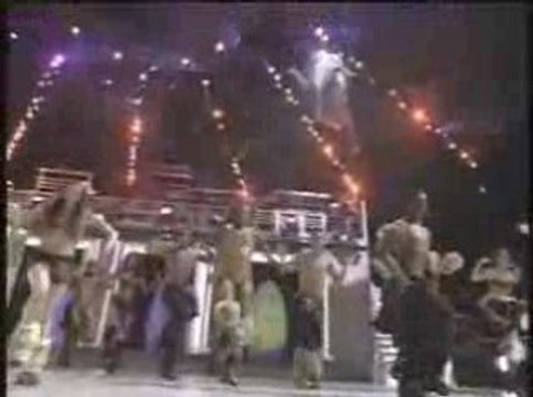 Whitney houston mya & usher rende hommage a mickael jackson