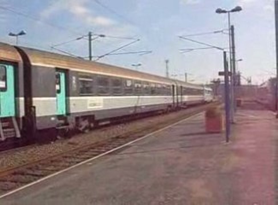 manoeuvre du train corail avec la bb 67413 en voyage