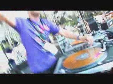 Il ya des DJs qui mixent... et il y a DJ R'an !