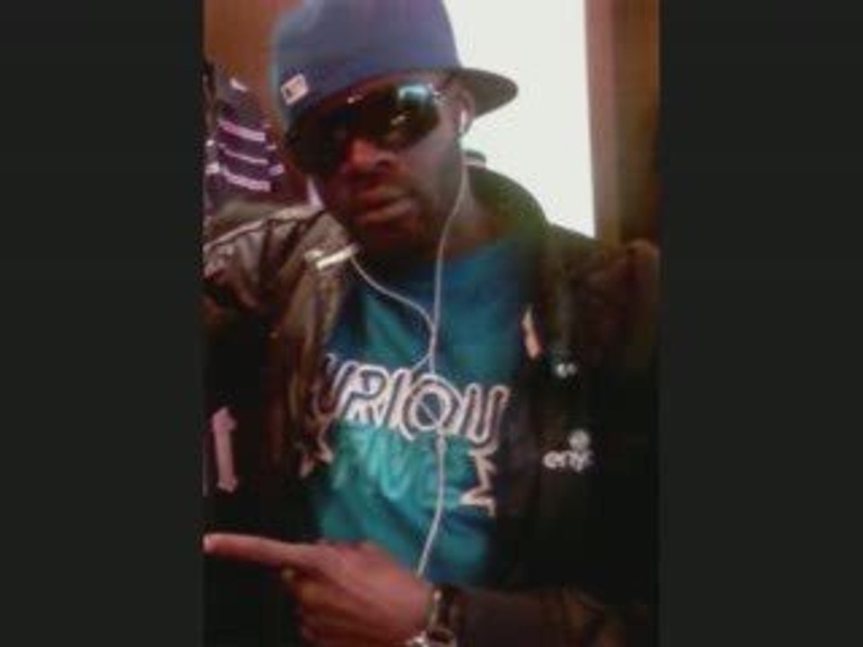 Booba feat Djé,Brams,& Mala ( On Controle la Zone )