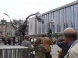 Namur envahit par d'étranges créatures.