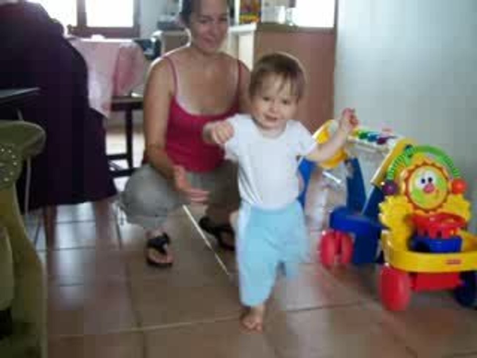 Premiers pas d'Ethan