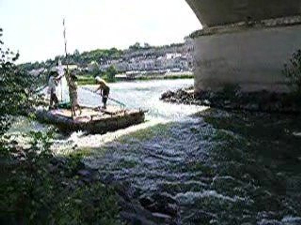 Radeau Liger - passage du pont à Amboise 1/2