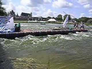 Radeau Liger - passage du pont à Amboise 2/2