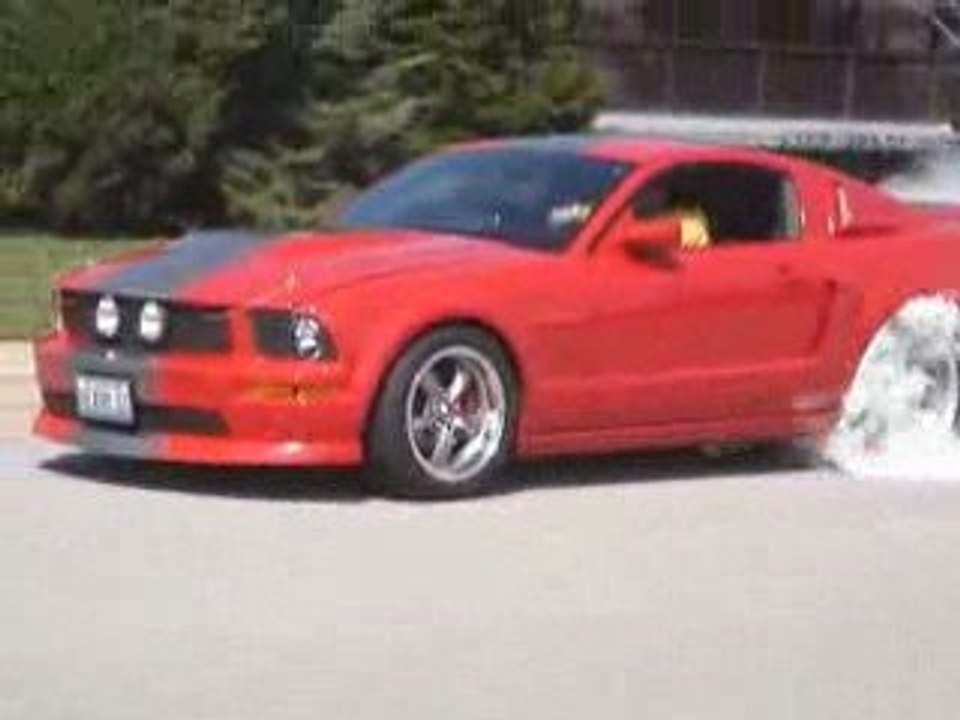 HeavyFord Mustang GT Kenne Bell burnout heater