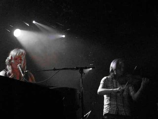 Mai @ la Maroquinerie - Les femmes s'en mêlent | 26.04.2009