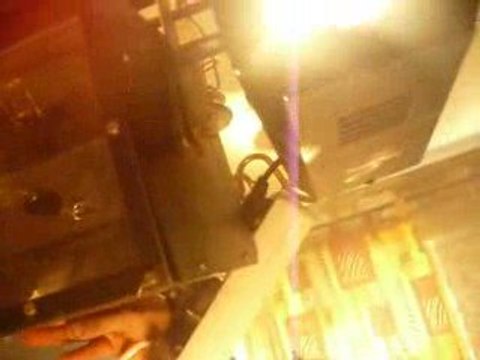 Nouvelles lumieres(strobo;laser;PAR37;boule a facette)