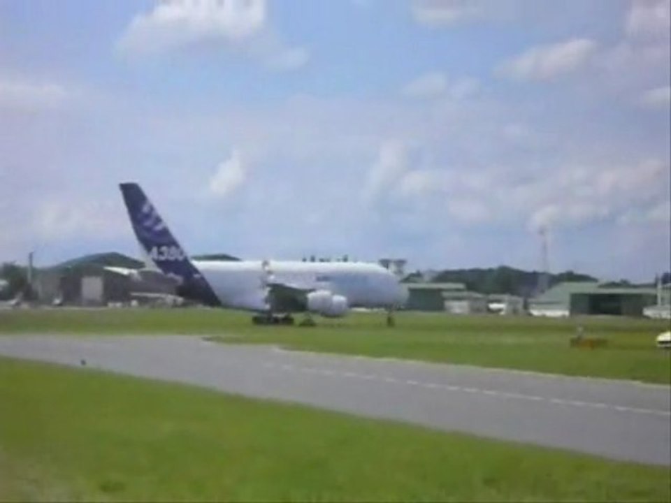 Démonstration de  l'A380 au salon du Bourget 2009