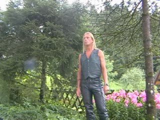 Lauma42: A Unique Fusion of Music and Art 🎶