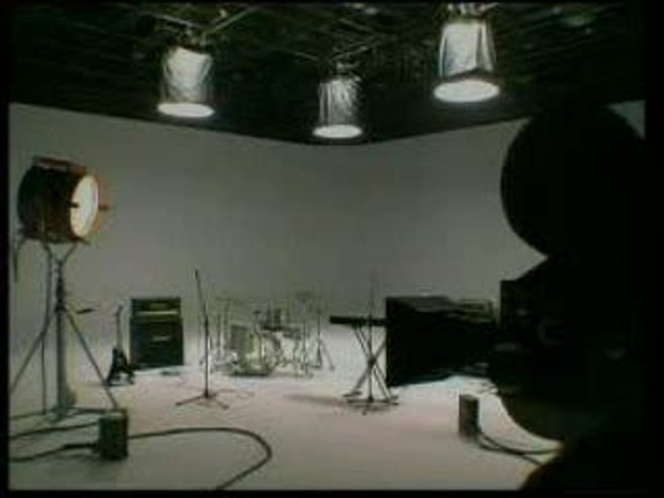 Green day make a video-broken dreams