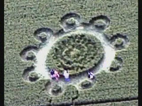UFO LATEST CROP CIRCLES JUNE 24 2009.flv