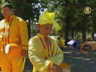 В Днепропетровске прошел парад последователей Фалуньгун